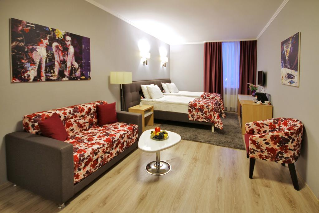 Deluxe Junior Suite,502071339:JPEG
