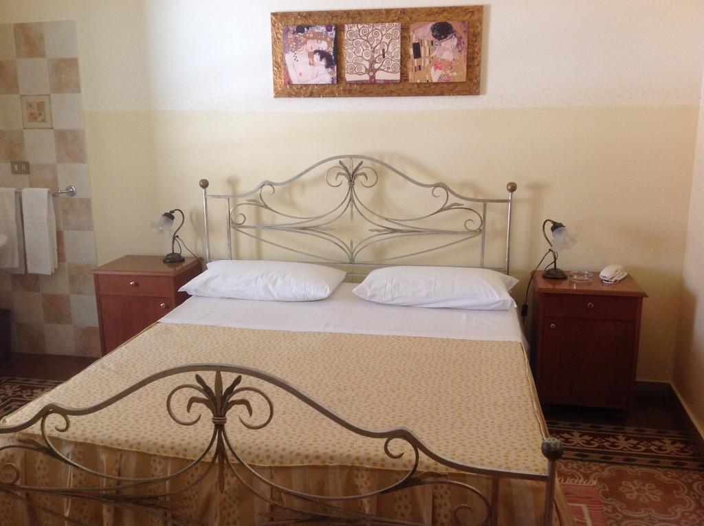 Double or Twin Room with Shared Bathroom