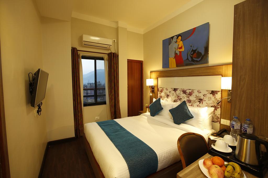 Standard Queen Room