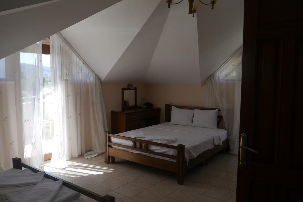 Dört Yatak Odalı Villa