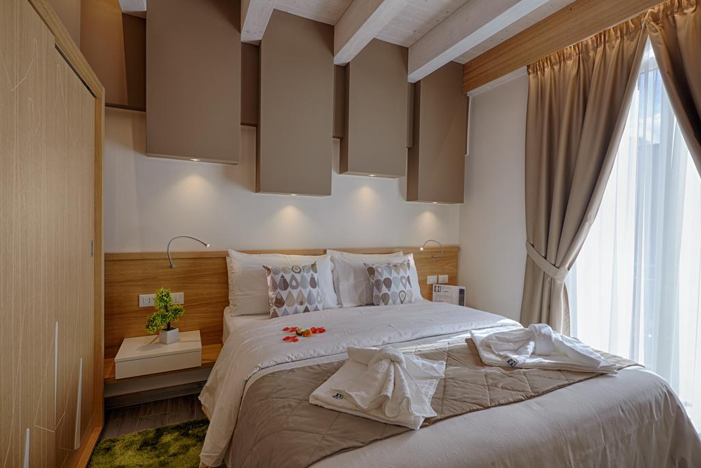 Quarto com Cama de Casal ou 2 de Solteiro