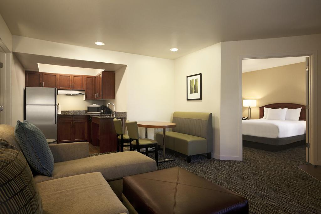 One-Bedroom King Suite