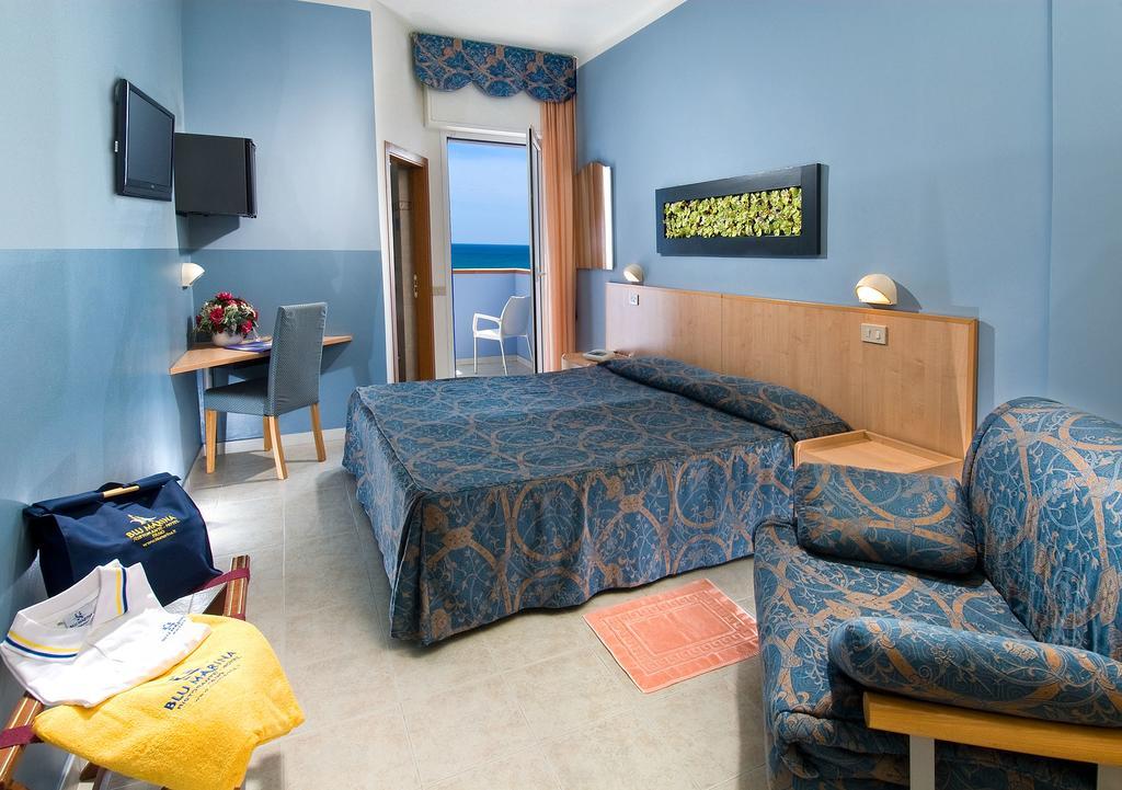 Double or Twin Room with Sea View