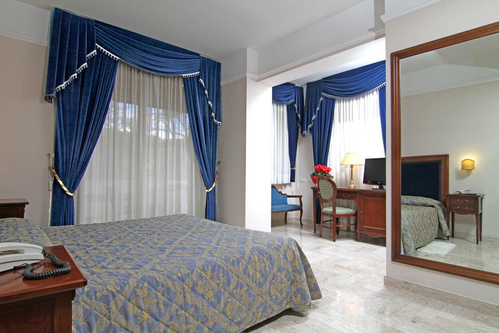 Deluxe Double or Twin Room with Spa Bath