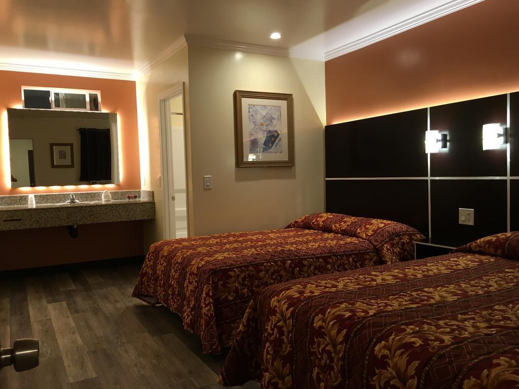 Habitación con cama grande