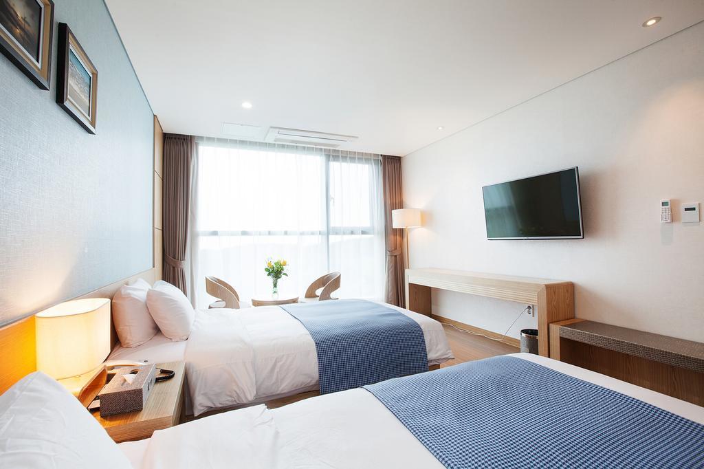 Deluxe Twin Room with Sea View