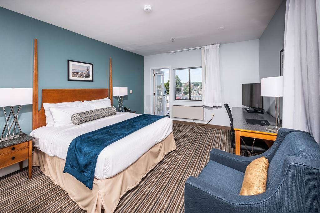 King Room with Balcony