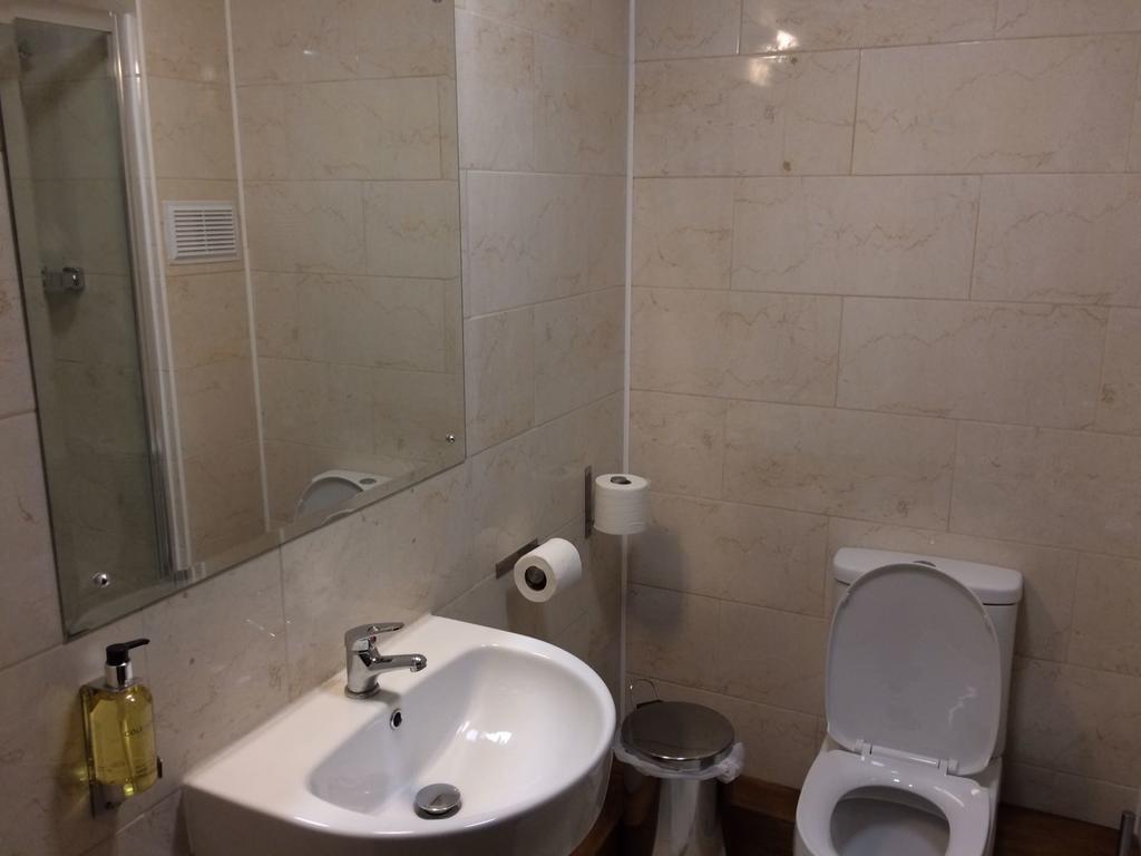 Small Double Room,1216693177:JPEG