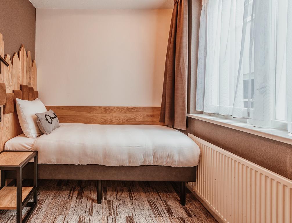 Single Room,710343691:JPEG