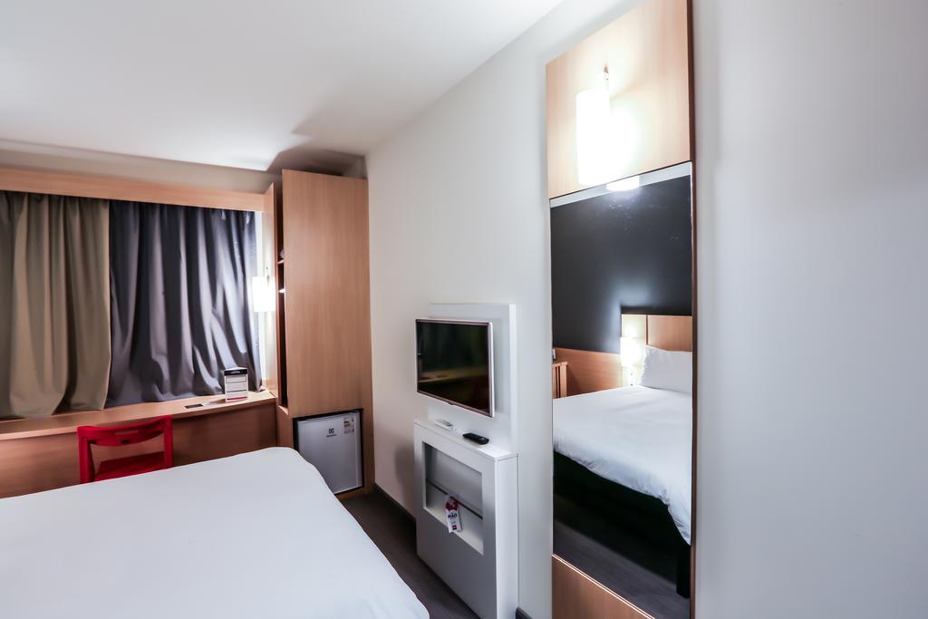 Apartment with One Double Bed