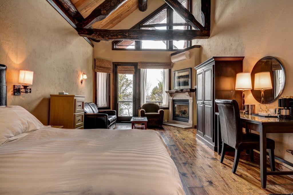Presidential Room- Lake view with balcony
