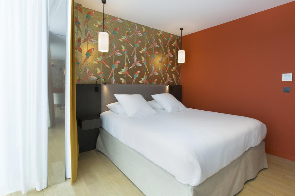 Suite mit Kingsize-Bett und Whirlpool