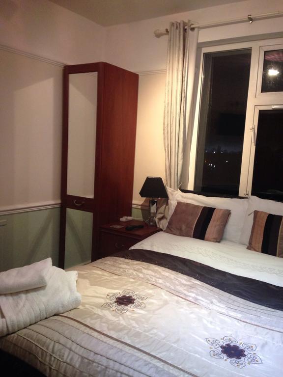 Double Room Private Bathroom