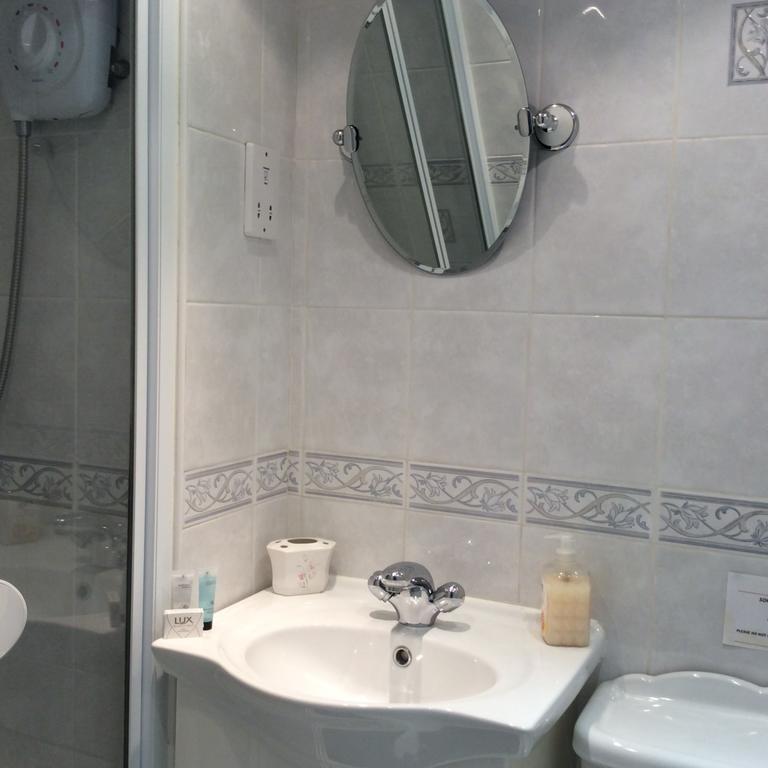 Triple Room Shower