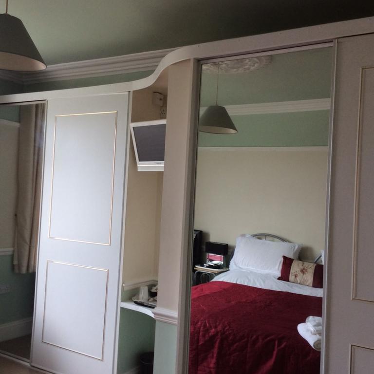 Triple Room Shower