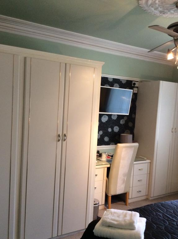 Triple Room Shower