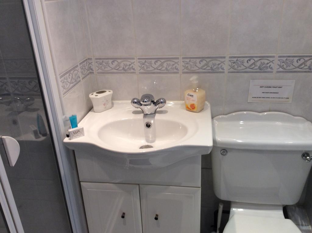 Triple Room Shower