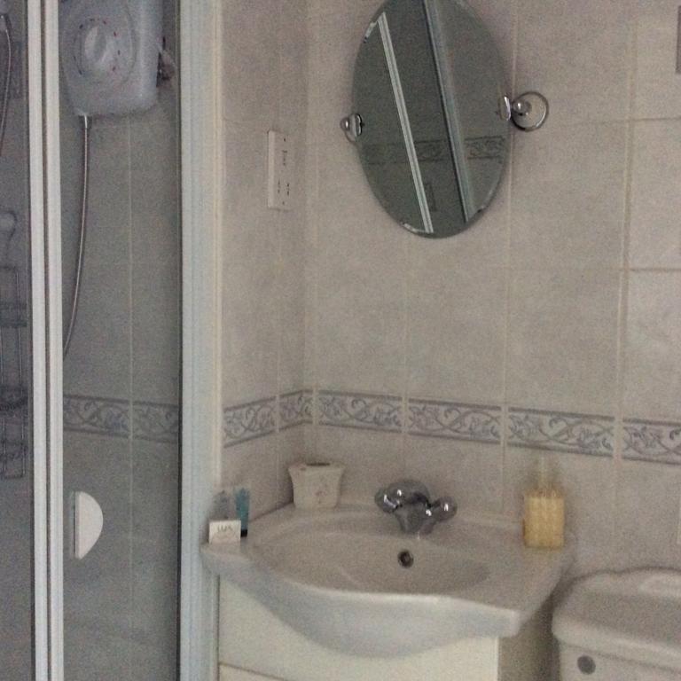 Triple Room Shower