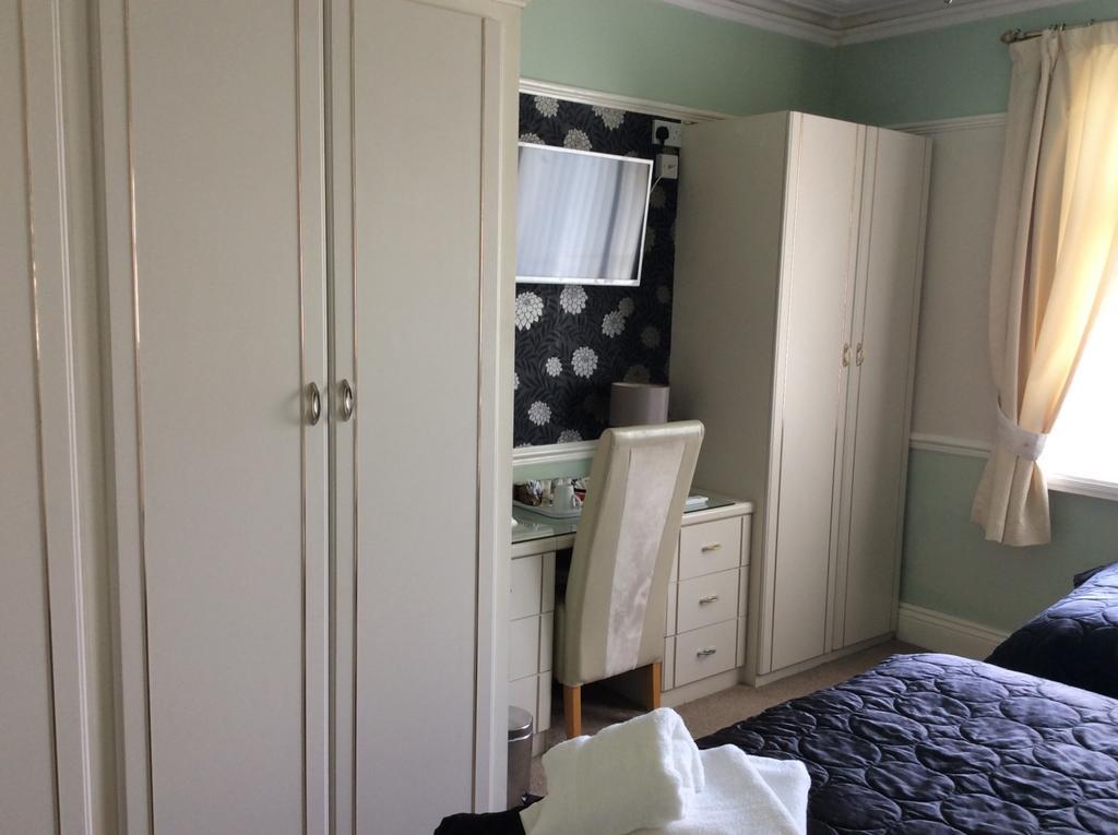 Triple Room Shower