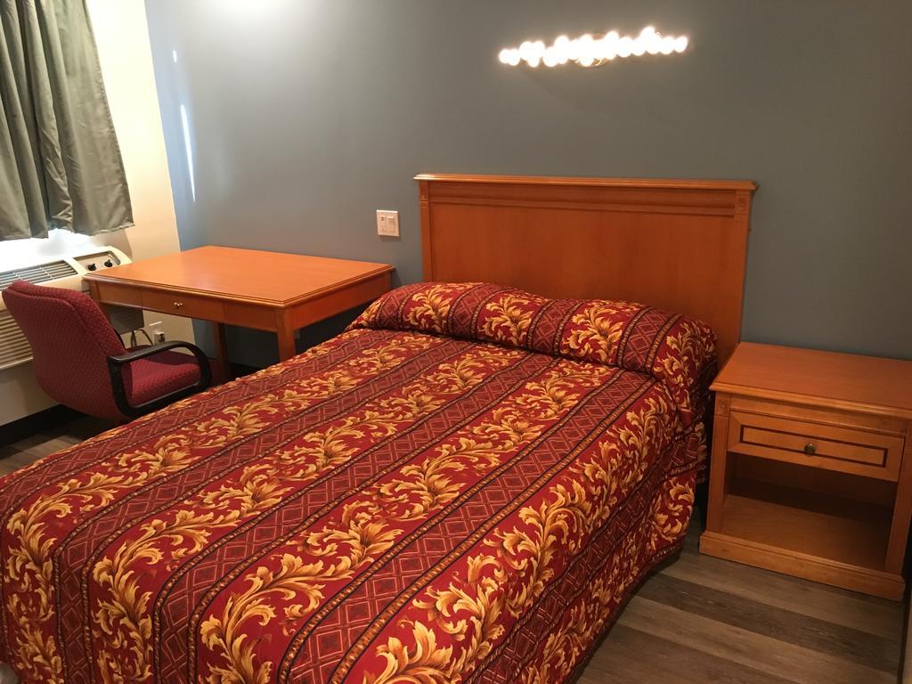 Habitación con cama grande
