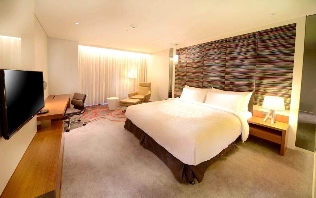 Standard Double Room with Window