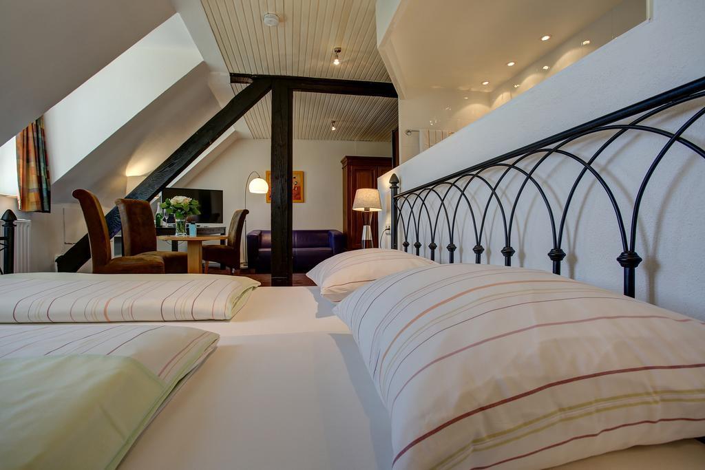 Family Room,437673330:JPEG