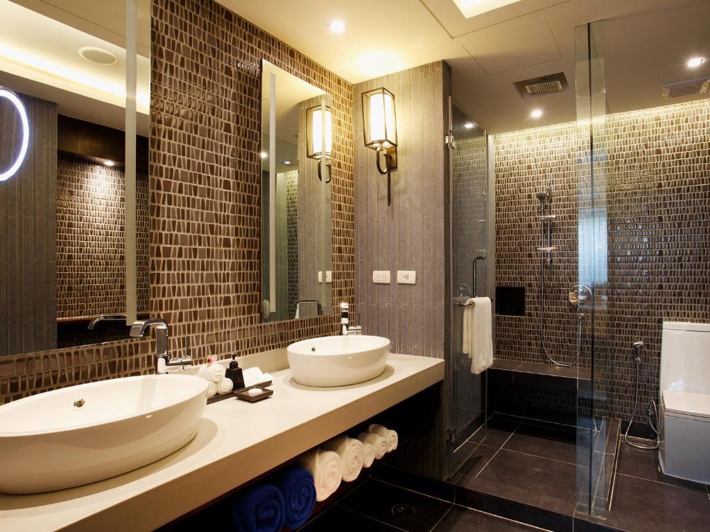 Suite with pool access