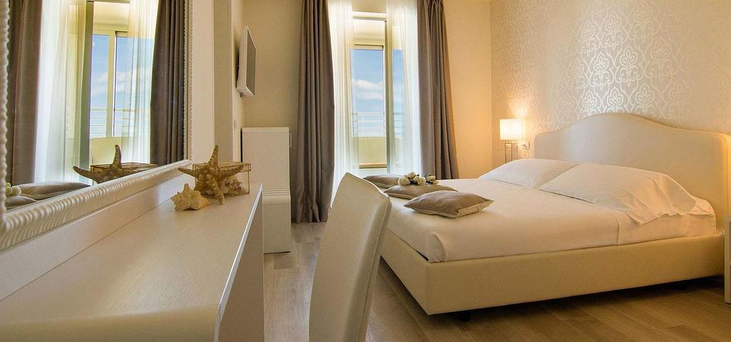 Panoramic Suite with Lateral Sea View