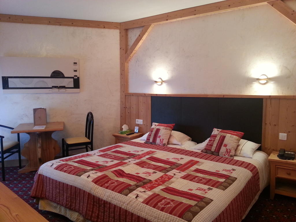 Traditional Twin Room - Partial view on Lake