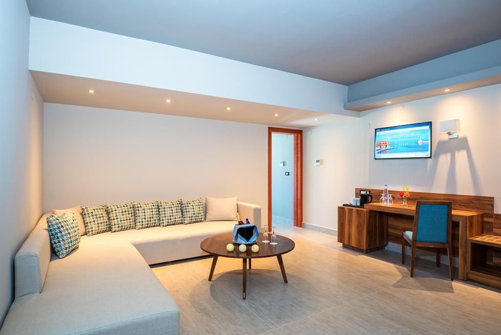 Superior Suite with Private Pool