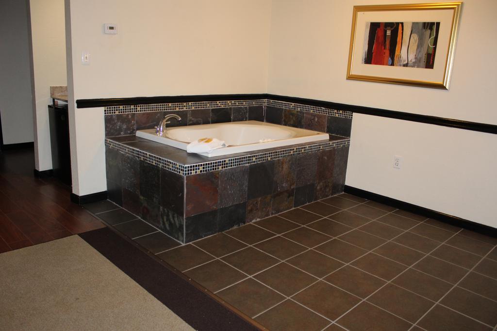 King Room with Spa Bath
