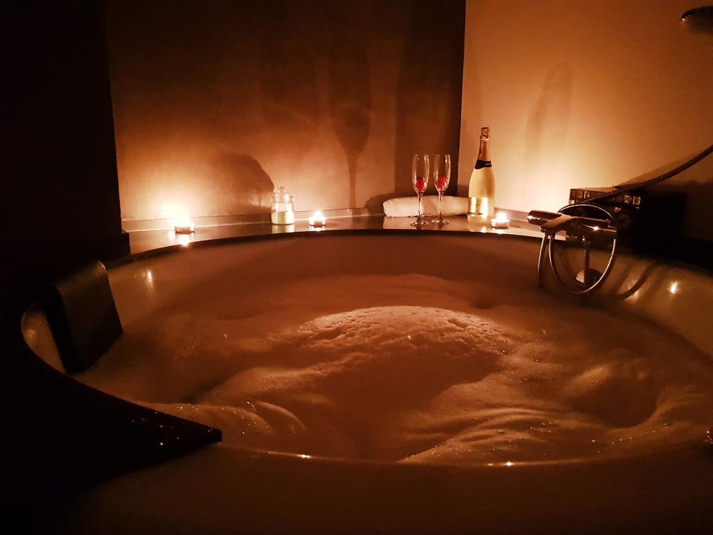 Deluxe Apartment jacuzzi
