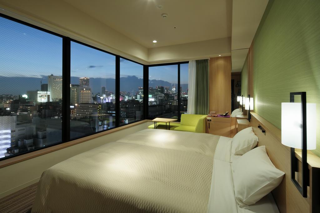 Corner Twin Room - High Floor - Non-Smoking