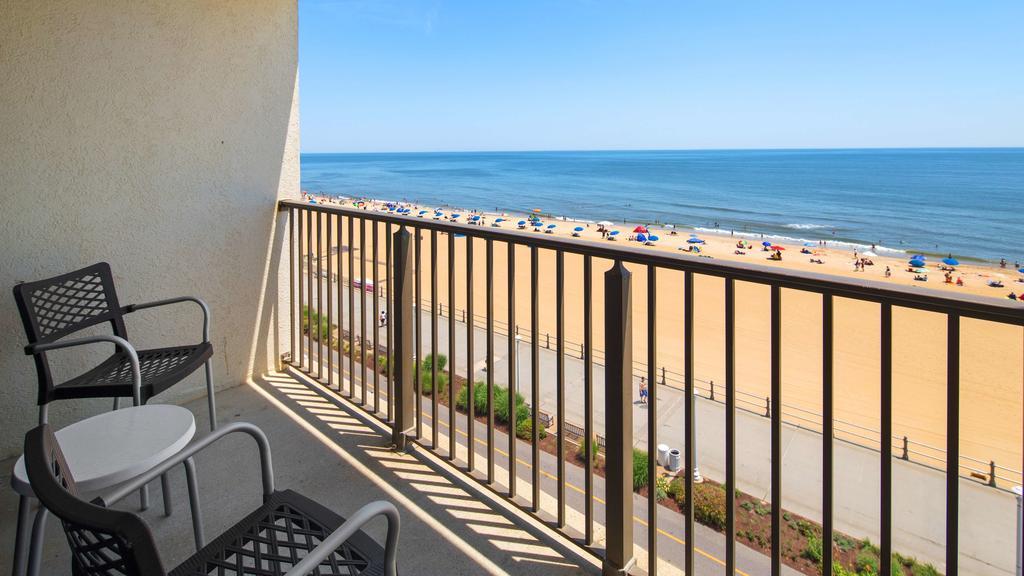 Double Room with Oceanfront View - Mobility Accessible with Tub with Grab Bars/Non-Smoking