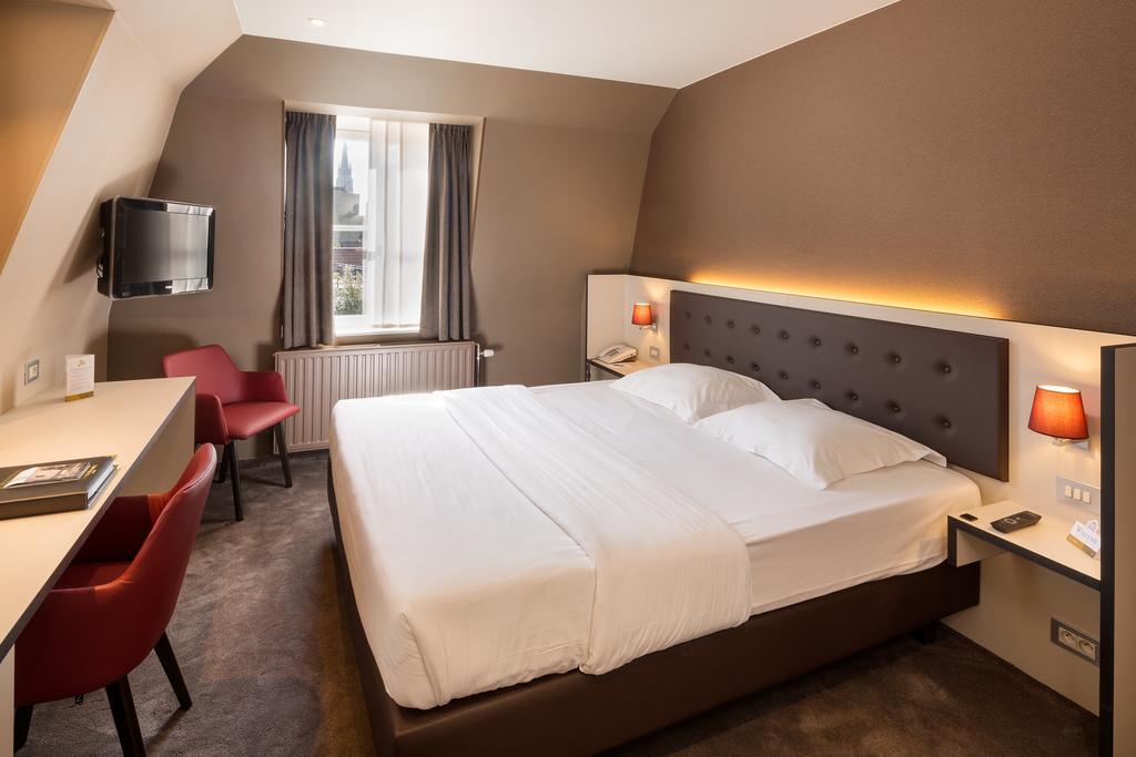 Quarto com Cama de Casal ou 2 de Solteiro e Vista da Cidade