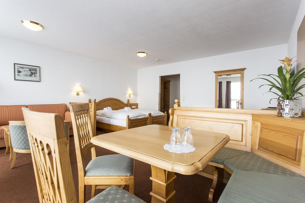 Junior Suite,443742042:JPEG