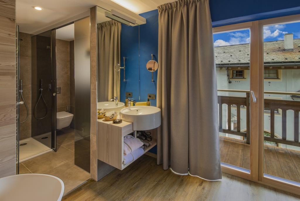 Deluxe Double or Twin Room with Balcony