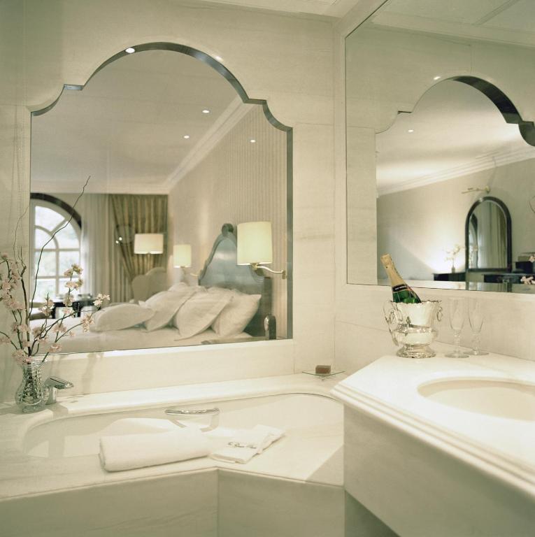 Deluxe Suite with Park Views