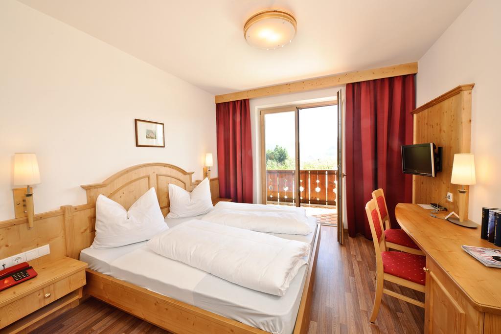 Doppelzimmer mit Poolblick