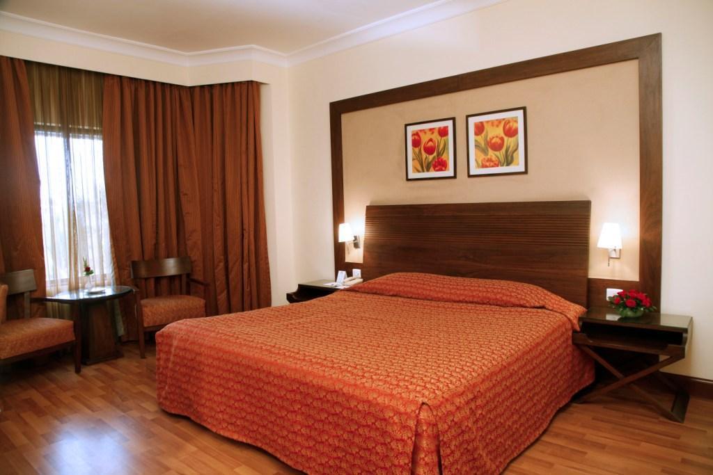 Pool View Deluxe Room King Bed