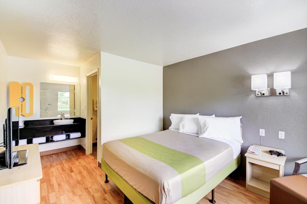 Queen Room - Disability Access - Roll in Shower