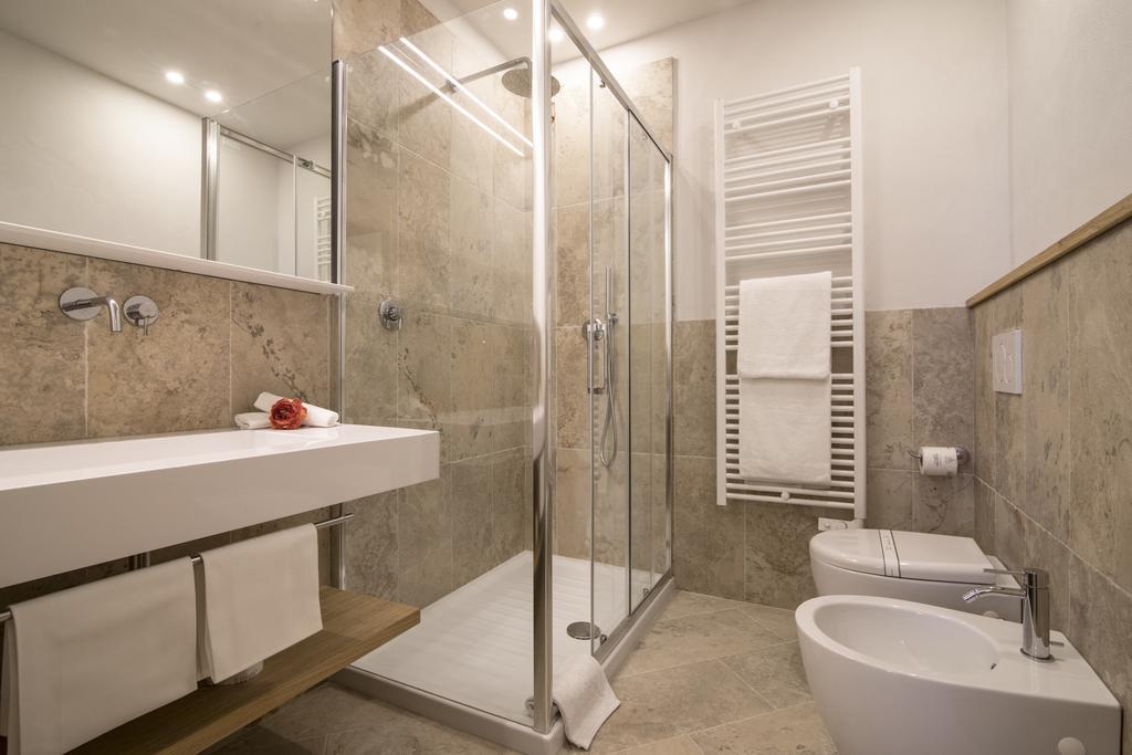 Double  or Twin Room with Square View