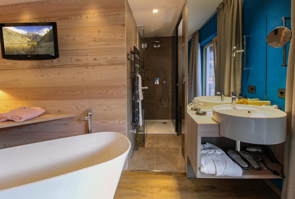 Superior Deluxe Double or Twin Room with Balcony