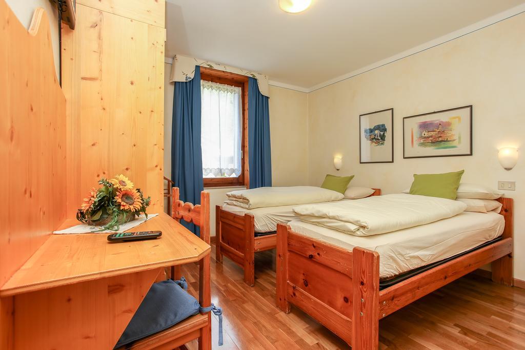 Doppel- oder Zweibettzimmer