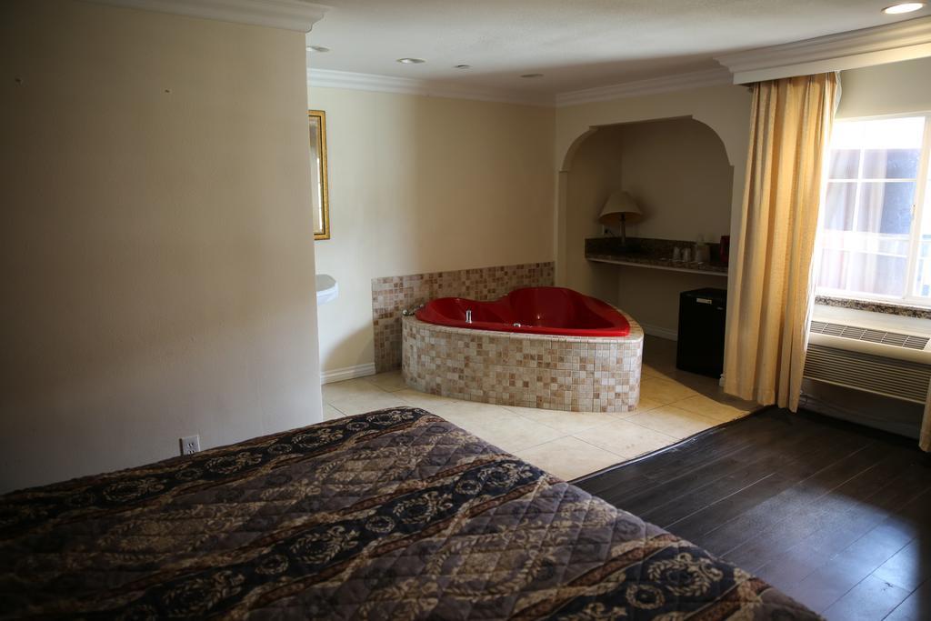 King Room with Spa Bath