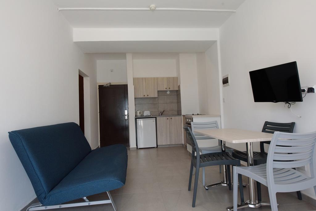 Deluxe One-Bedroom Apartment