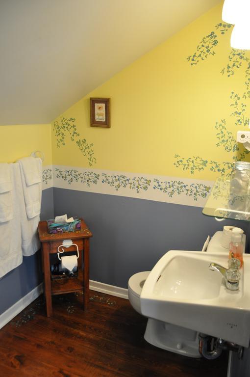 Standard Queen Room - Garden View