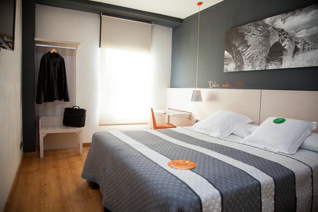 Chambre Double ou Lits Jumeaux avec Parking Gratuit