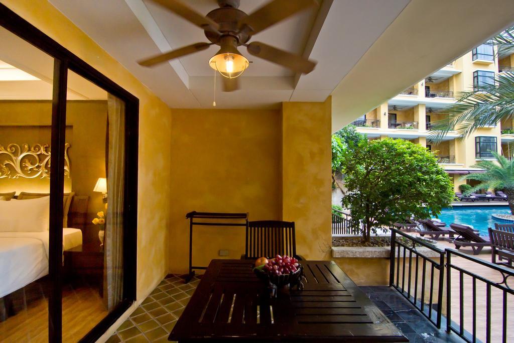 Deluxe Double Room with Pool Access