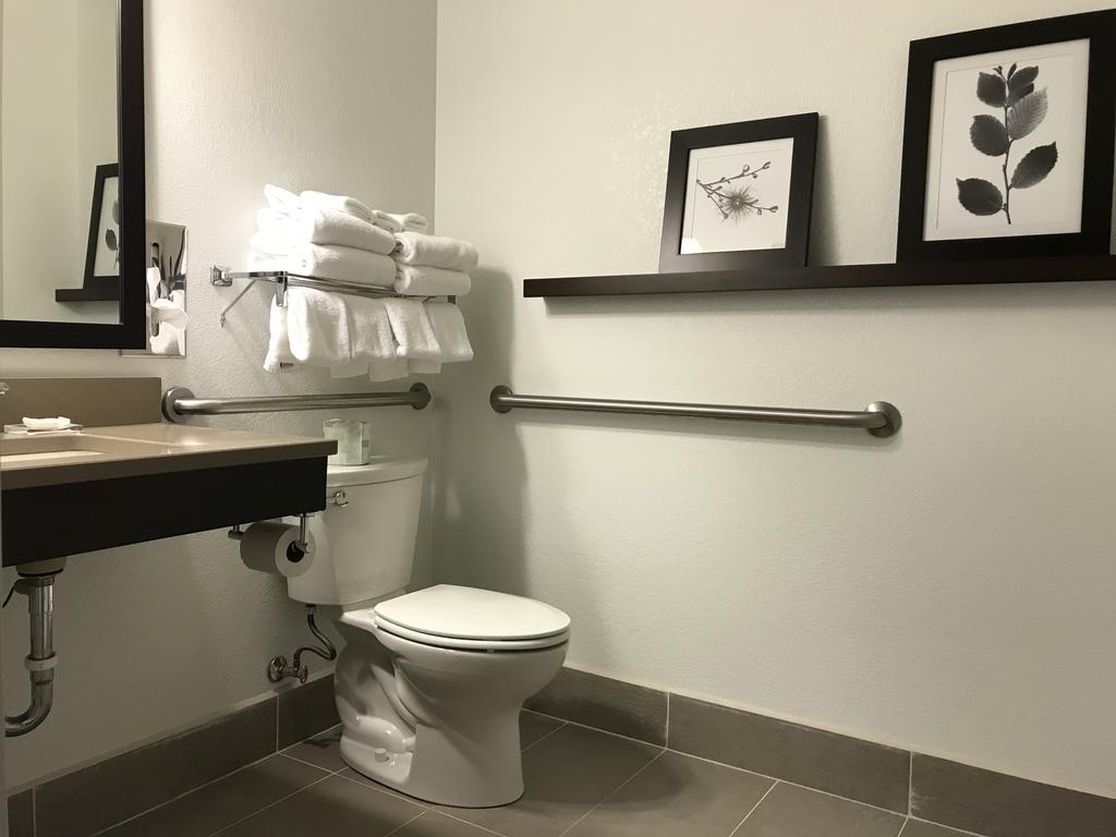 King Suite with Spa Bath - Disability Access